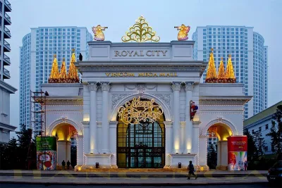Cổng vào Royal City