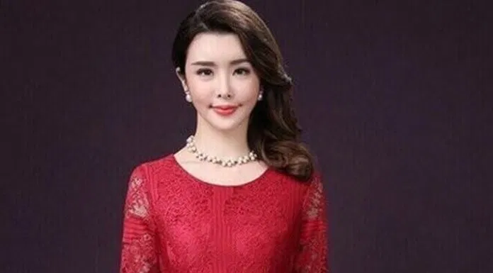 Đầm ren xòe màu đỏ Đầm ren xòe màu đỏ