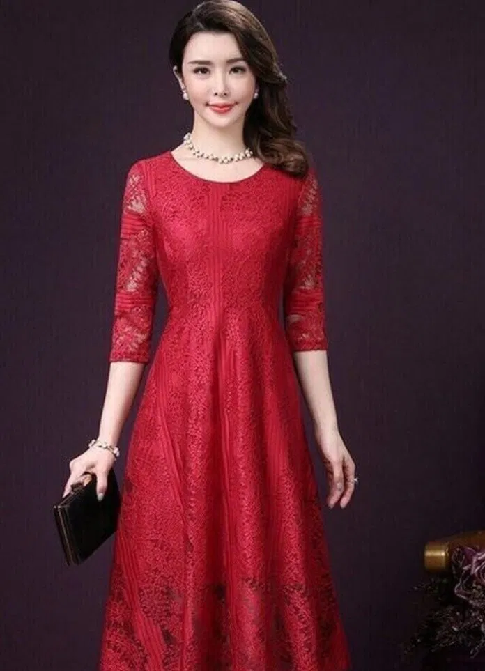 Đầm ren xòe màu đỏ Đầm ren xòe màu đỏ