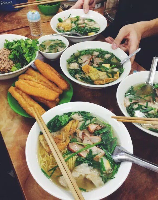 Mỳ vằn thắn tại phố Đinh Liệt