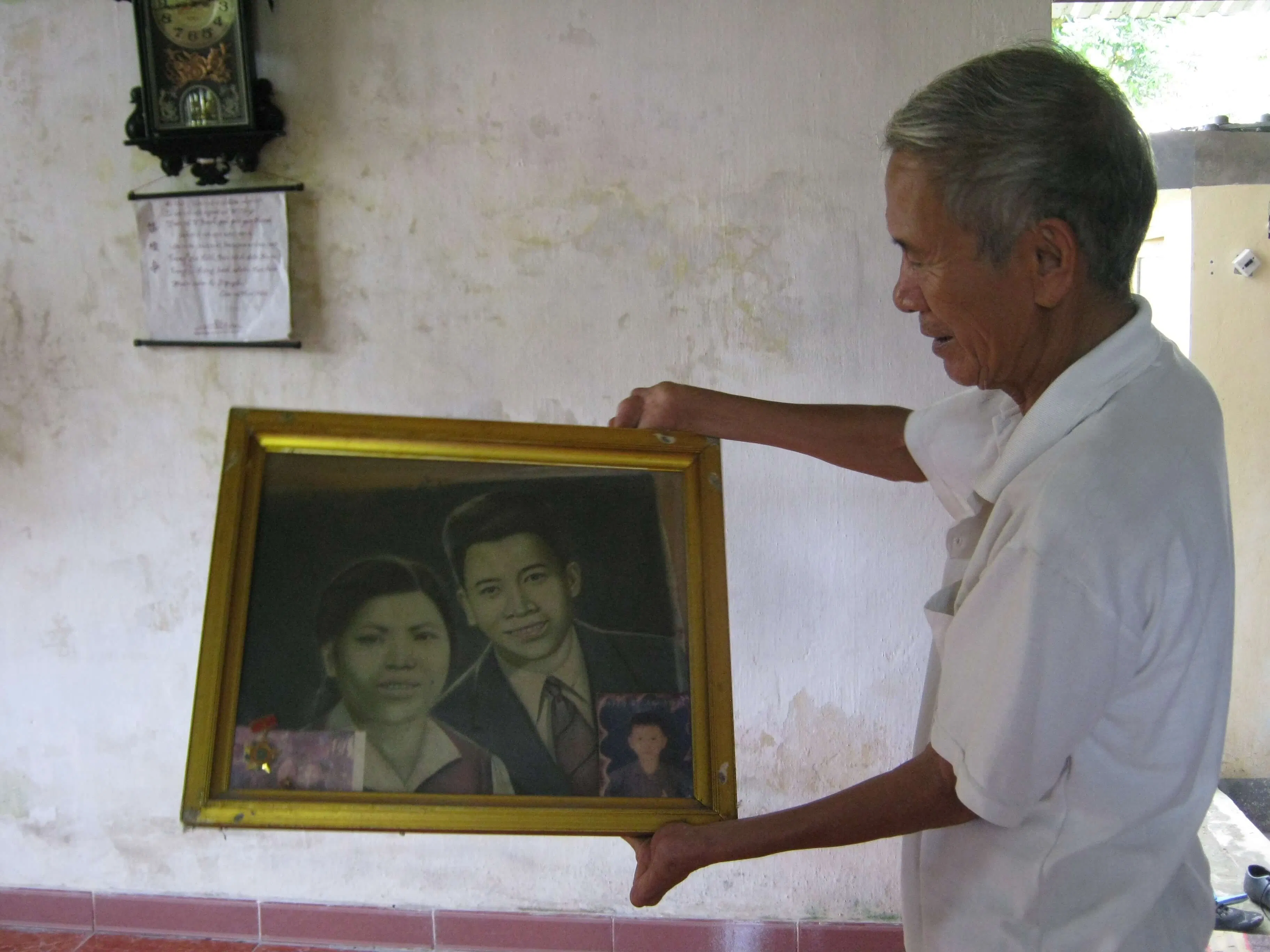 Tranh vẽ chân dung vợ chồng ông Tiến lúc trẻ Tranh vẽ chân dung vợ chồng ông Tiến lúc trẻ