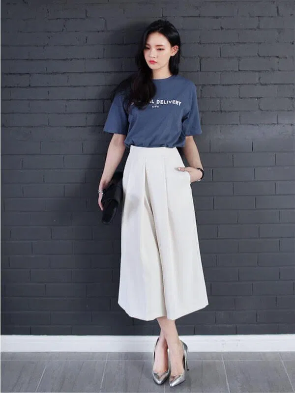 Áo thun với quần culottes