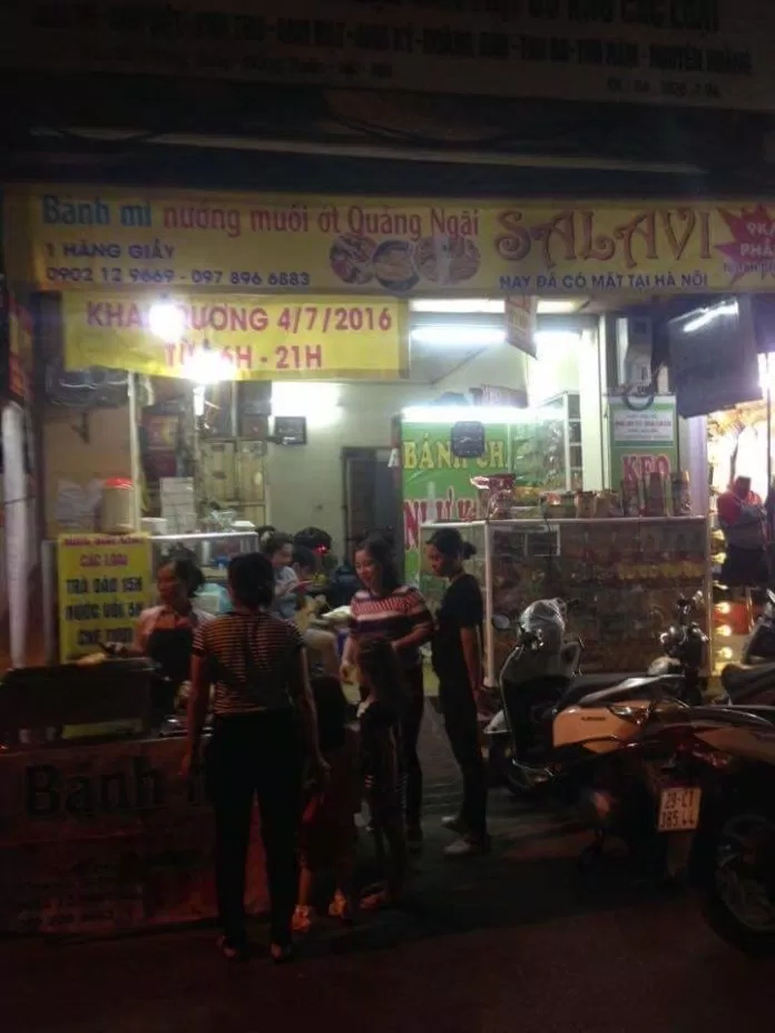 Những quán bánh mì nướng muối ớt ngon bậc nhất tại Hà Nội - BlogAnChoi