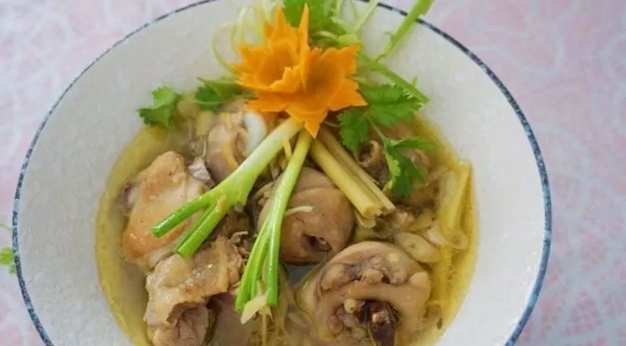 Canh gà nấu sả