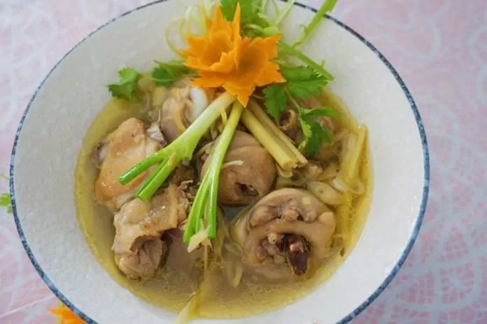 Canh gà nấu sả