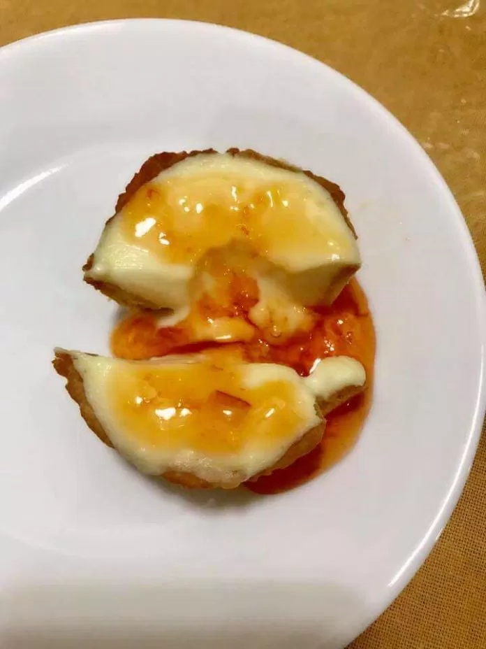 Cheese với mứt đào