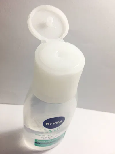 Nắp của nước tẩy trang Nivea
