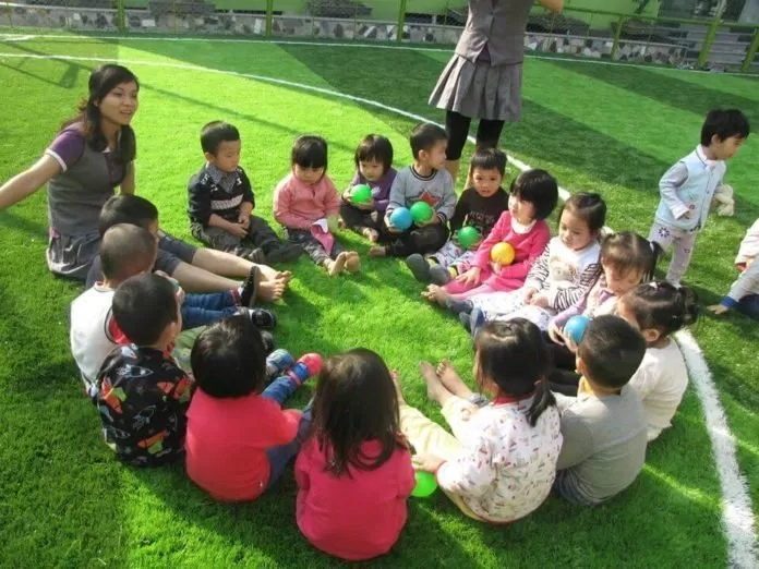 bé học kĩ năng sống
