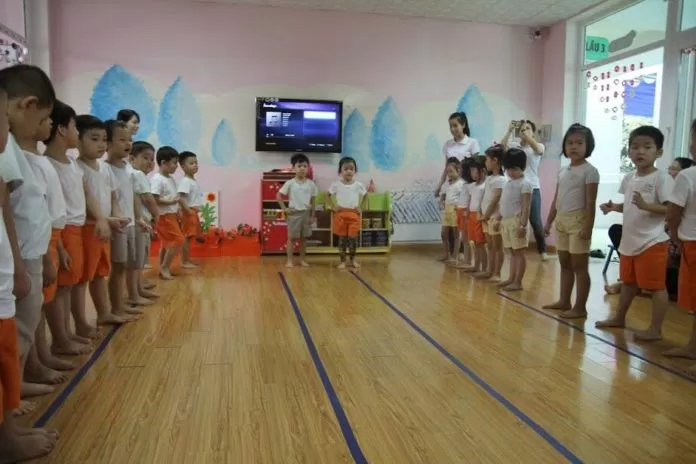 bé học kĩ năng sống
