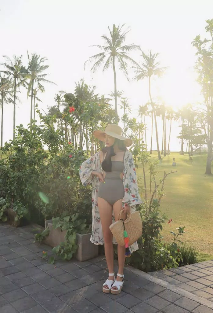 cardigan và bikini