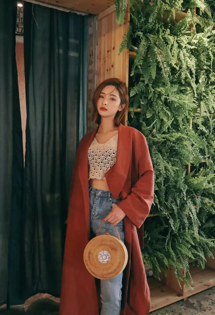 cardigan và quần jeans dáng rộng