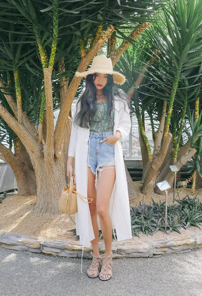 cardigan và quần short jeans