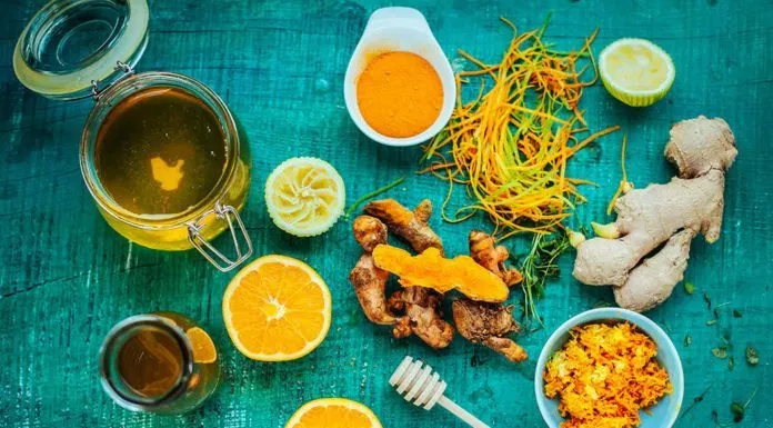 Hỗn hợp nghệ, gừng, mật ong và chanh