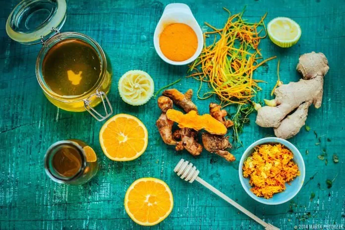 Hỗn hợp nghệ, gừng, mật ong và chanh