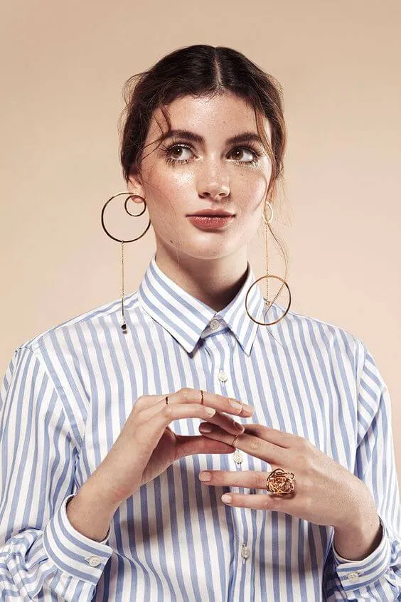 khuyên tai kim loại