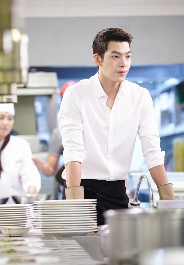 Áo sơ mi trắng: Nam thần Kbiz nào diện khiến bạn rụng tim nhất? EXO GOT7 Ji Chang Wook Lee Jong Suk Lee Min Ho nam thần Kbiz sao Hàn sơ mi trắng thời trang xu hướng thời trang