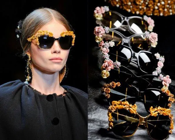 Kính đính họa tiết