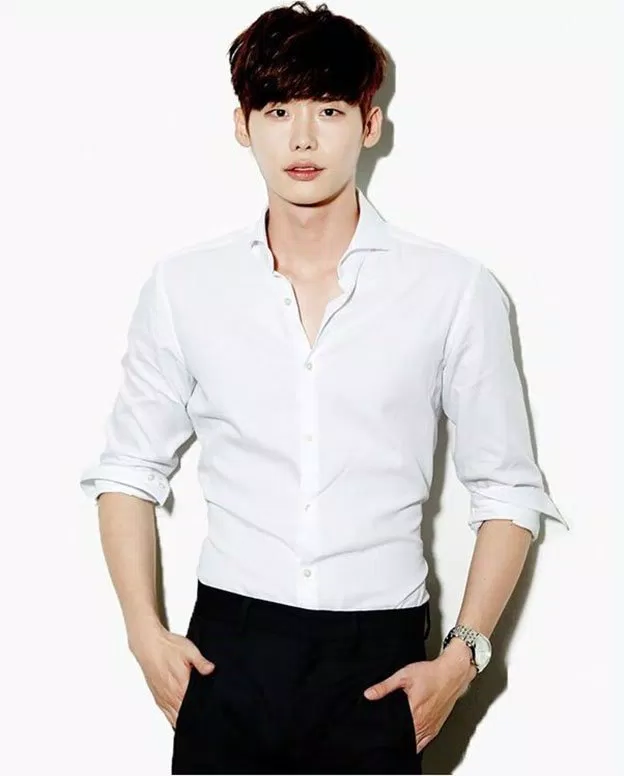 Áo sơ mi trắng: Nam thần Kbiz nào diện khiến bạn rụng tim nhất? EXO GOT7 Ji Chang Wook Lee Jong Suk Lee Min Ho nam thần Kbiz sao Hàn sơ mi trắng thời trang xu hướng thời trang