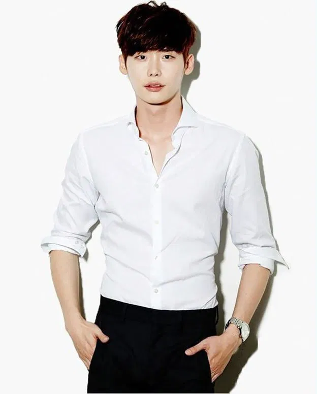 Áo sơ mi trắng: Nam thần Kbiz nào diện khiến bạn rụng tim nhất? EXO GOT7 Ji Chang Wook Lee Jong Suk Lee Min Ho nam thần Kbiz sao Hàn sơ mi trắng thời trang xu hướng thời trang