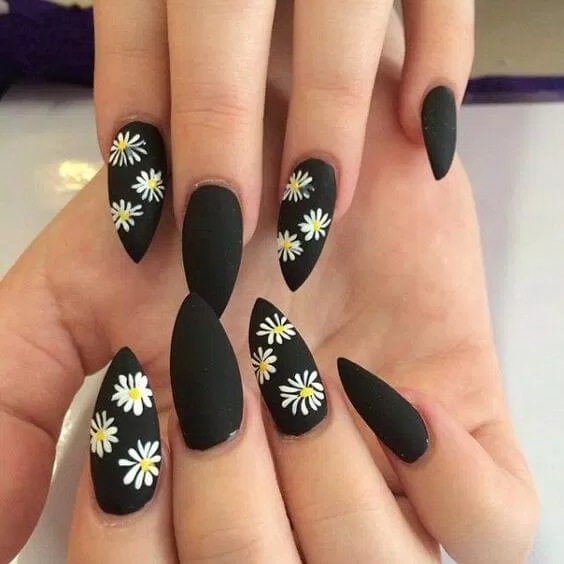 nail màu đen