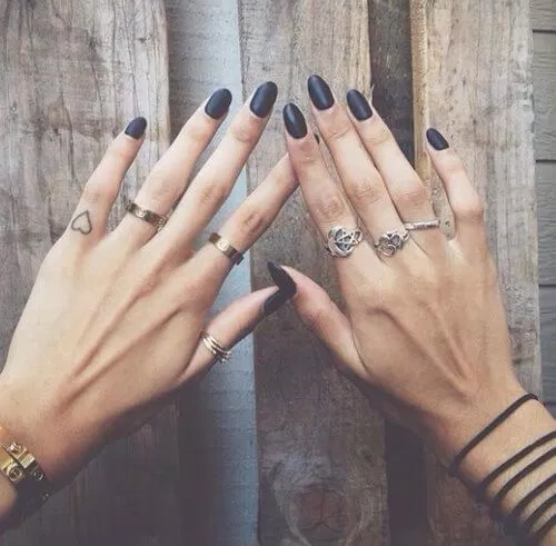 nail màu đen