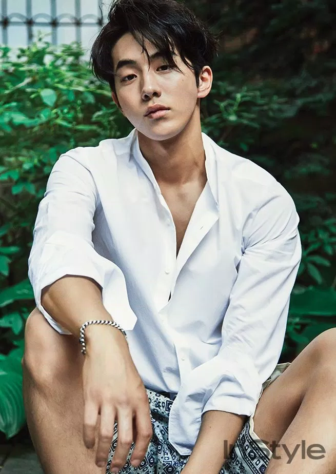 Áo sơ mi trắng: Nam thần Kbiz nào diện khiến bạn rụng tim nhất? EXO GOT7 Ji Chang Wook Lee Jong Suk Lee Min Ho nam thần Kbiz sao Hàn sơ mi trắng thời trang xu hướng thời trang