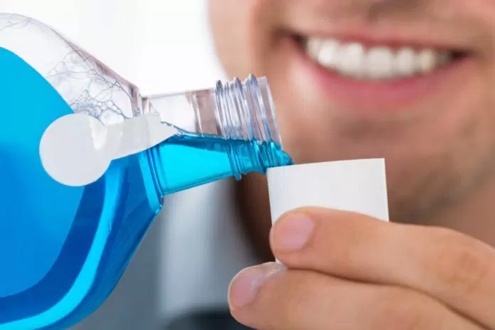 Nước súc miêng