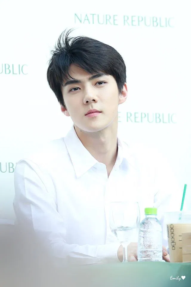 Áo sơ mi trắng: Nam thần Kbiz nào diện khiến bạn rụng tim nhất? EXO GOT7 Ji Chang Wook Lee Jong Suk Lee Min Ho nam thần Kbiz sao Hàn sơ mi trắng thời trang xu hướng thời trang