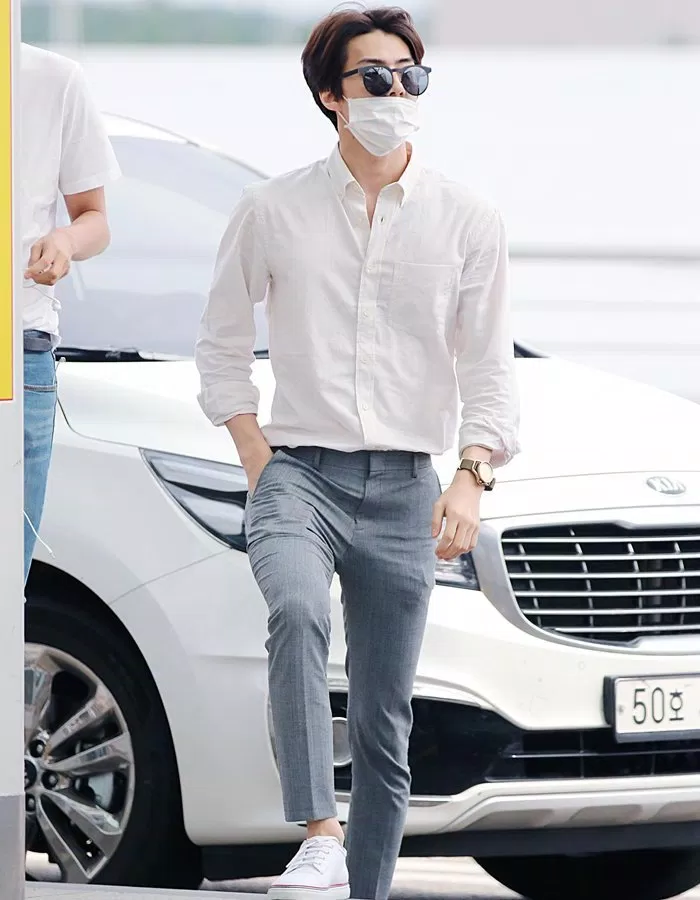 Áo sơ mi trắng: Nam thần Kbiz nào diện khiến bạn rụng tim nhất? EXO GOT7 Ji Chang Wook Lee Jong Suk Lee Min Ho nam thần Kbiz sao Hàn sơ mi trắng thời trang xu hướng thời trang