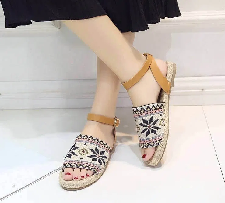 Sandal thổ cẩm