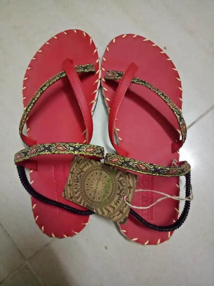 Sandal thổ cẩm