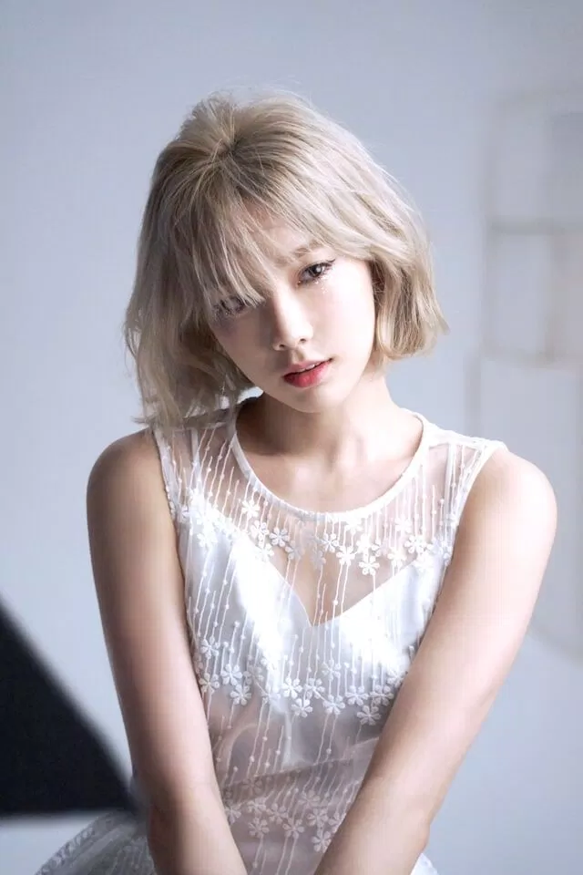 Tóc ngắn mái thưa của Taeyeon đáng yêu bí ẩn