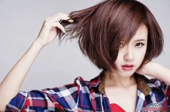 Tóc ngắn uốn cụp mái lệch cá tính