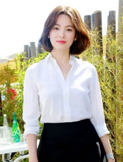 Tóc ngắn rẽ ngôi được lựa chọn ang lại sự trẻ trung năng động
