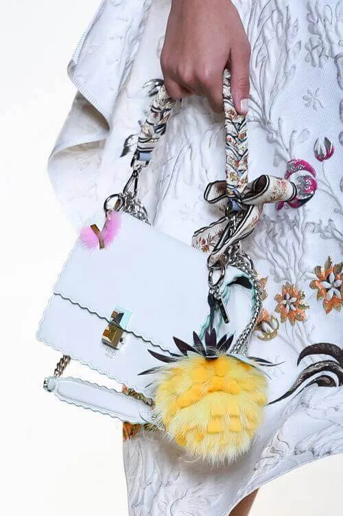 Túi xách kèm phụ kiện