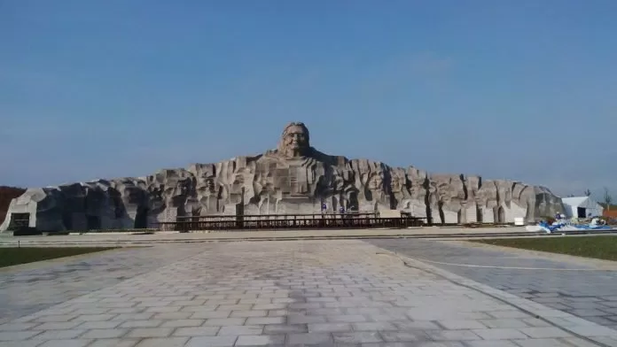 Tượng đài mẹ Thứ