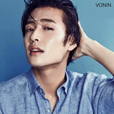 Kang Ha Neul ban đầu ra mắt với vai trò diễn viên kịch. (Nguồn: Internet) Kang Ha Neul ban đầu ra mắt với vai trò diễn viên kịch. (Nguồn: Internet)