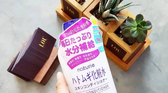 Lotion Naturie Hatomugi Skin Conditioner