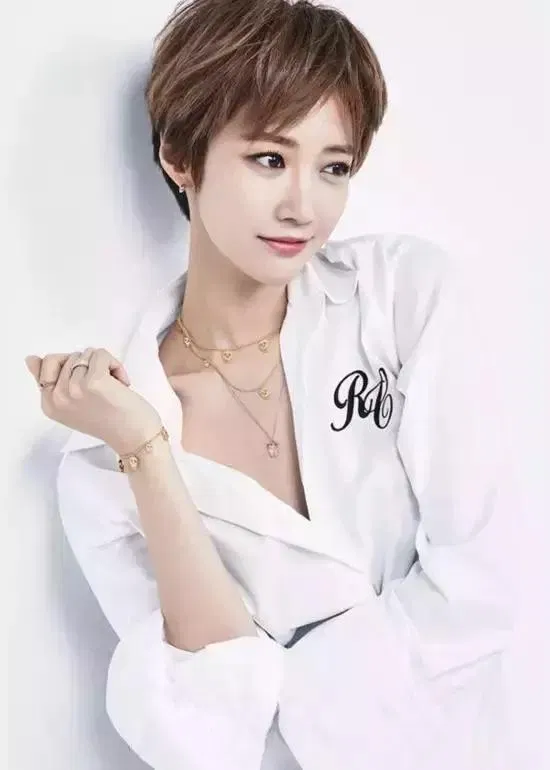 Min Hari với tóc tém cực chất