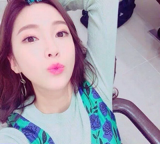 Phấn mắt màu hồng