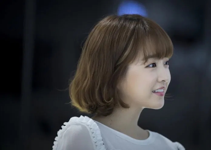 Tóc ngắn mái thưa của Park Bo Young dẽ thương thương như thiên thần