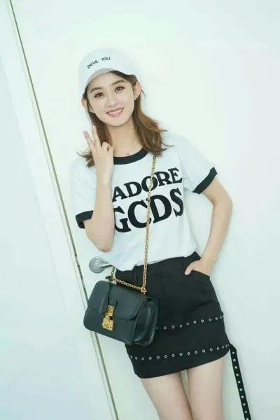Tóc ngắn ngang vai