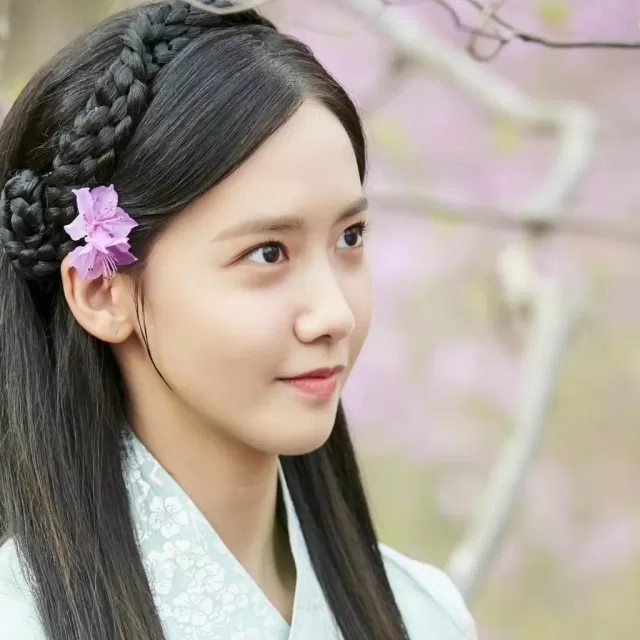 YoonA và hoa
