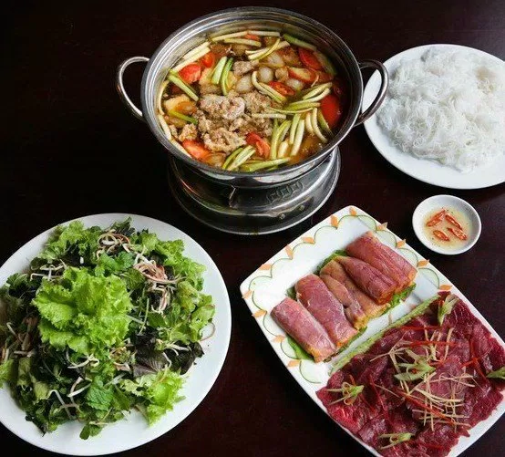 Lẩu trứng cá ngừ