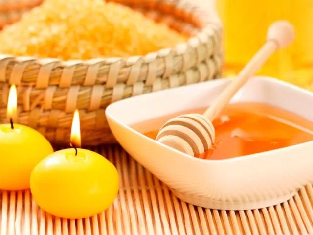 Mặt nạ mật ong và nghệ