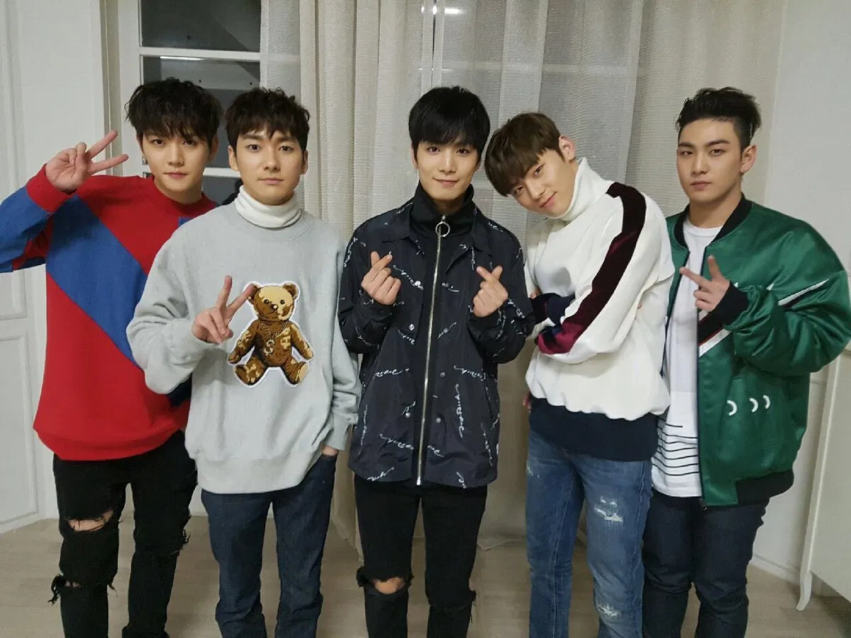 Hwang Minhyun hội ngộ các thành viên NUEST trên sân khấu M! Countdown Hwang Minhyun If You KPOP NUEST NUEST W Produce 101 mùa 2 Wanna One