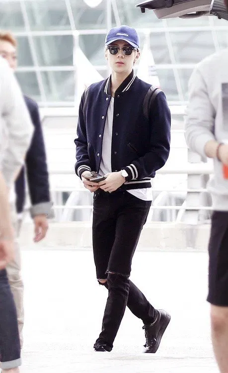 Giày sneaker