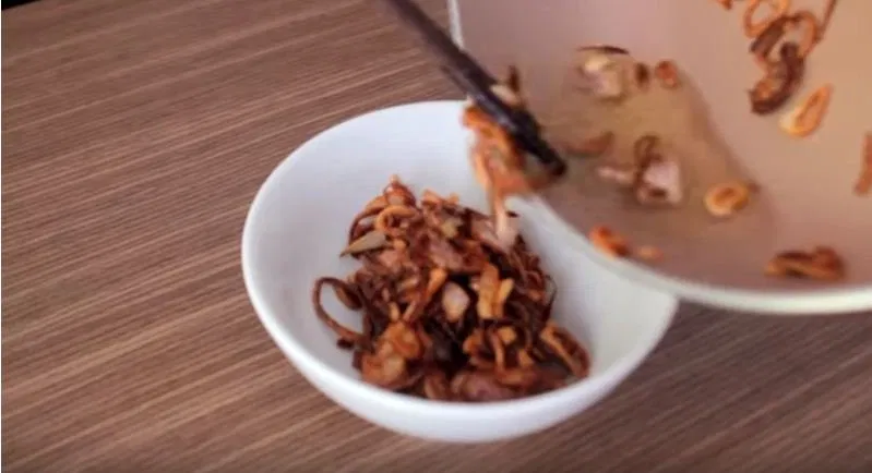 Bánh tráng trộn sốt mayonaise