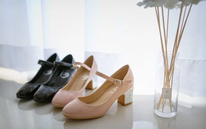 Cao gót đế vuông