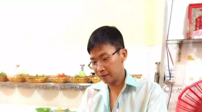 Chủ quán